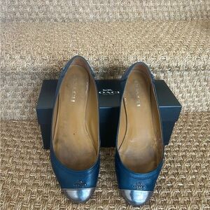 COACH NAVY BLUE CHELSEA LEATHER SILVER CAP TOE BALLET FLATS SZ 9.5 MED